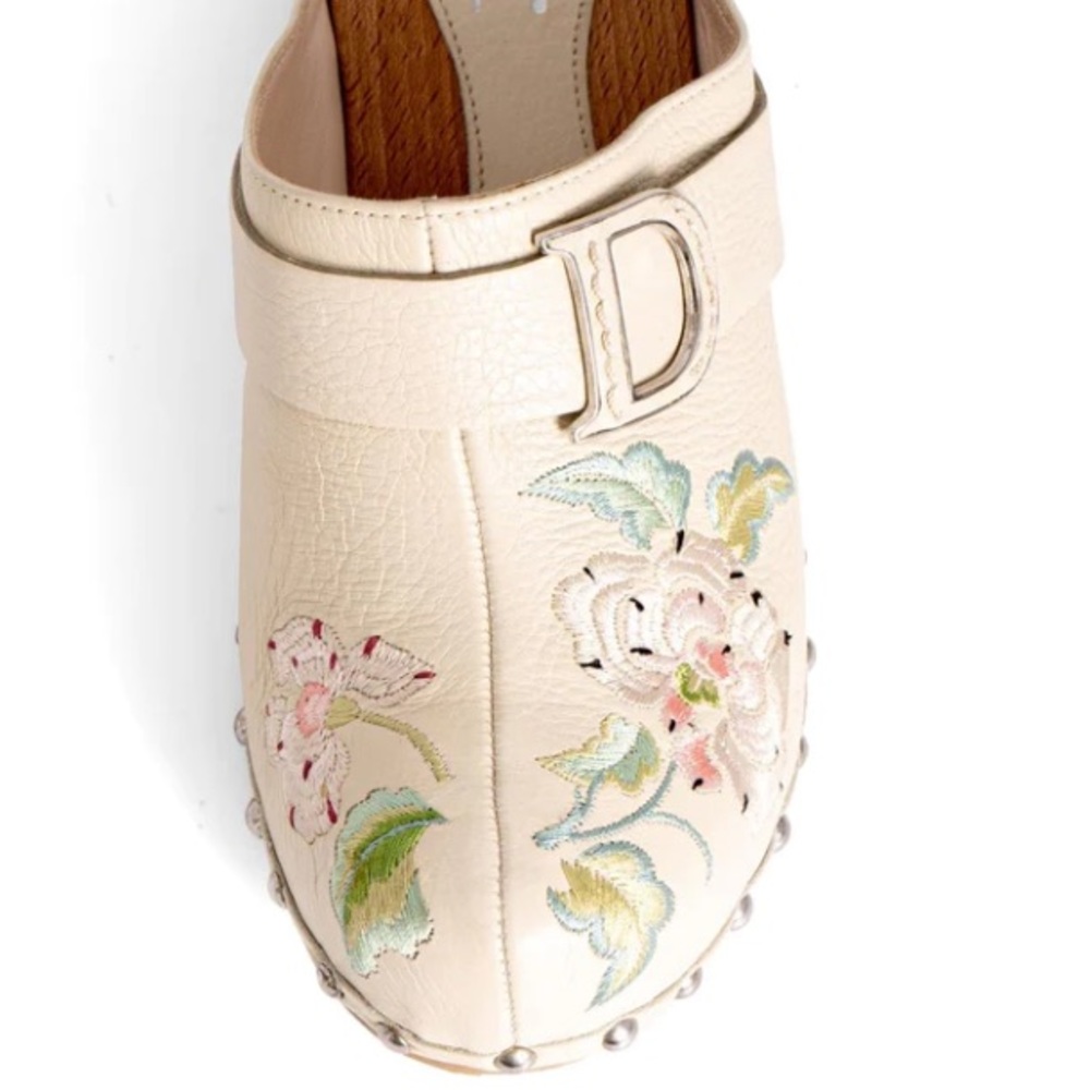 Christian Dior Embroidered Floral
Wooden Mules Size 35 - Picture 5 of 16